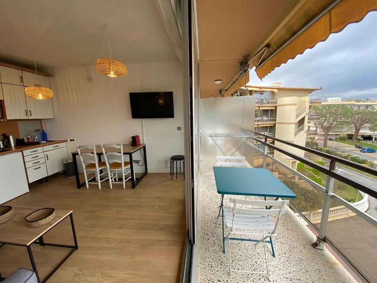 06N - Joli Studio - Piscine - Tennis - Clim - Proche Mer Apartment Saint-Laurent-du-Var 0*,  France